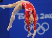 PG平台-赛道上的破晓，楚阿梅尼压力下的F1街道赛之夜